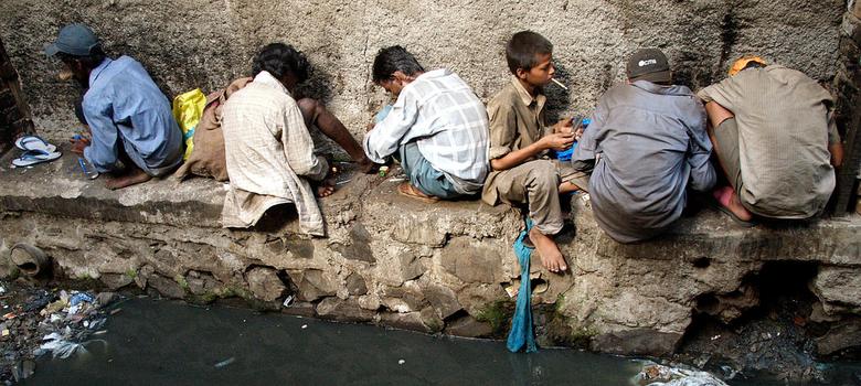 क्या भारत नशीली दवाओं और शराब के दुरूपयोग संकट के कगार पर है ?
